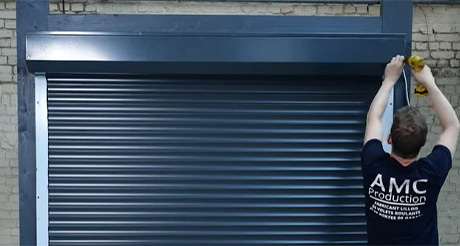 Comment installer votre porte de garage enroulable motorisée Cherubini ?